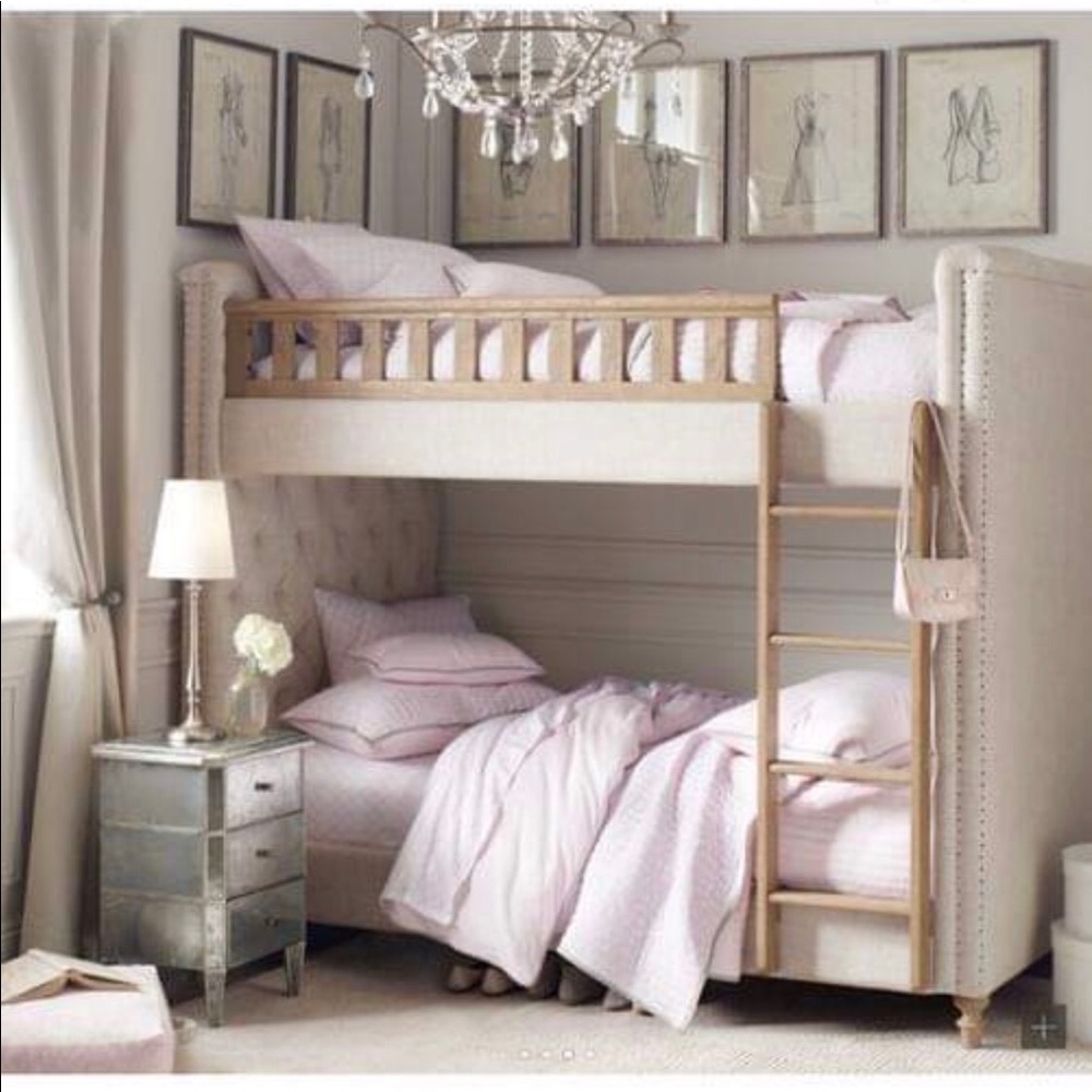 Like new bedding. Photos to follow